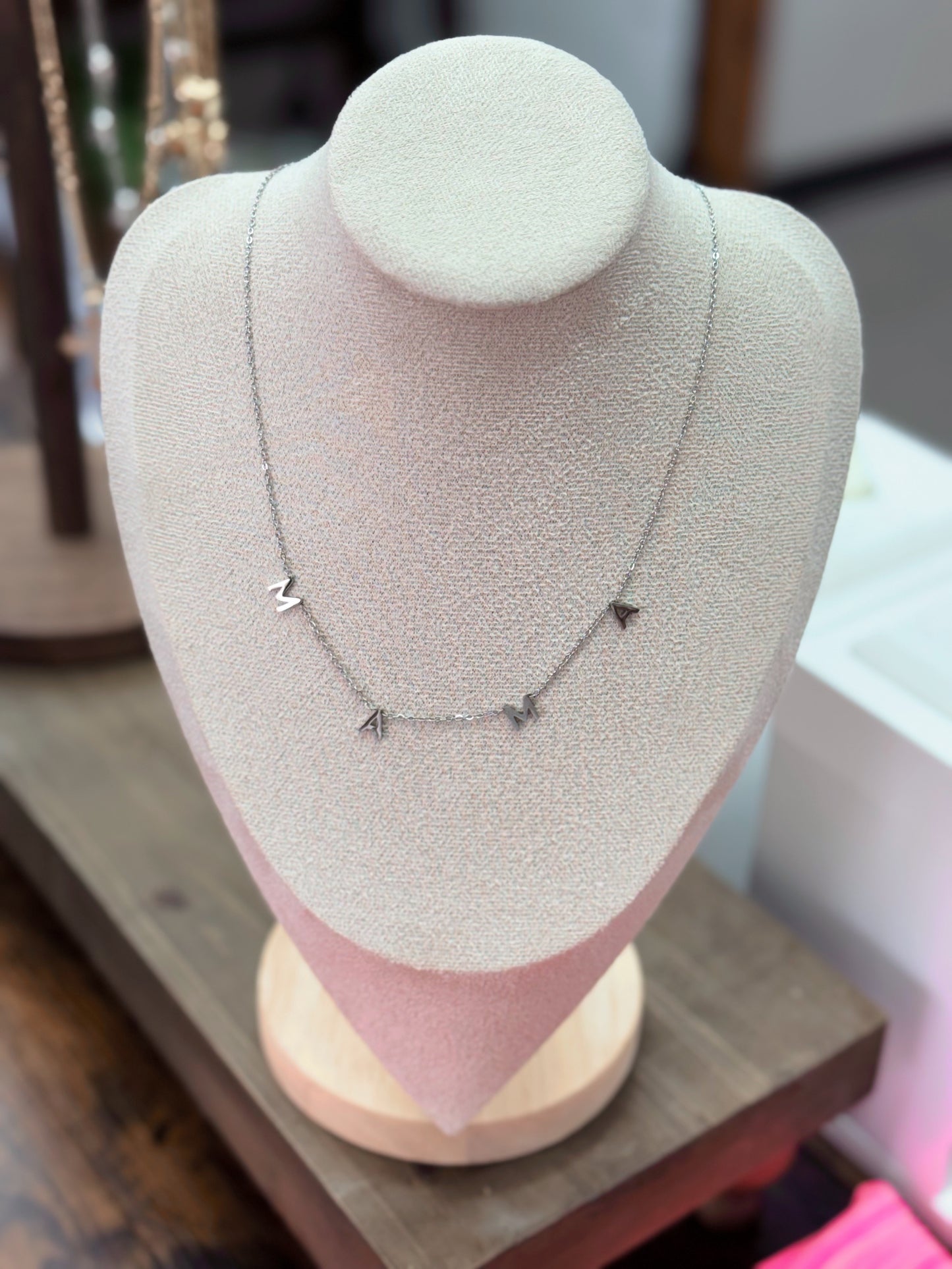 MAMA, Necklace