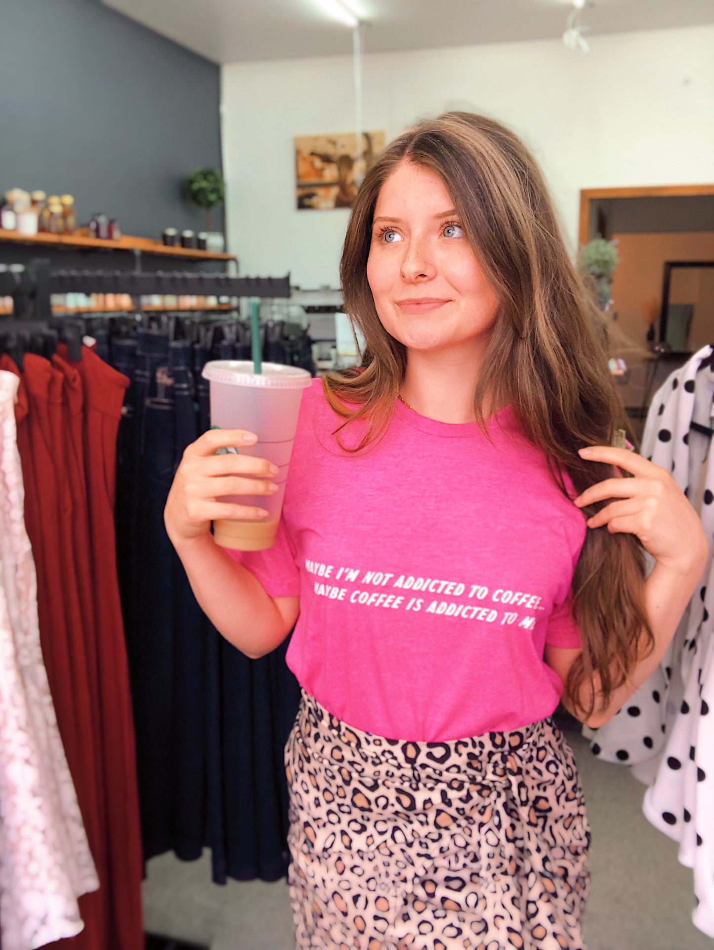 Coffee is Addicted to Me, Tee
