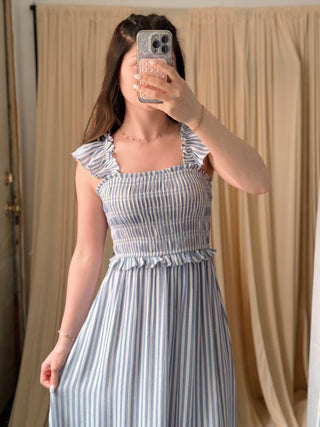 Sunday in Provence, Dress