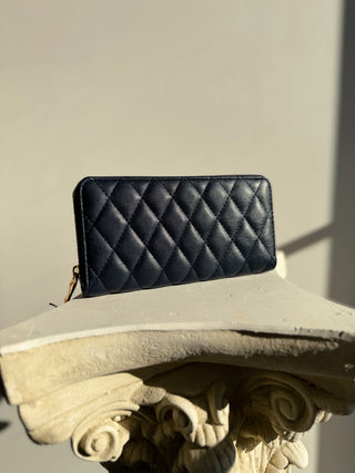 Uptown Girl, Wallet