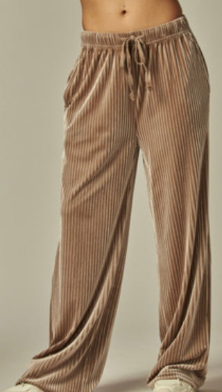 Caramel Ridge, Sweats (Pink Friday door buster) - Silver Line Boutique